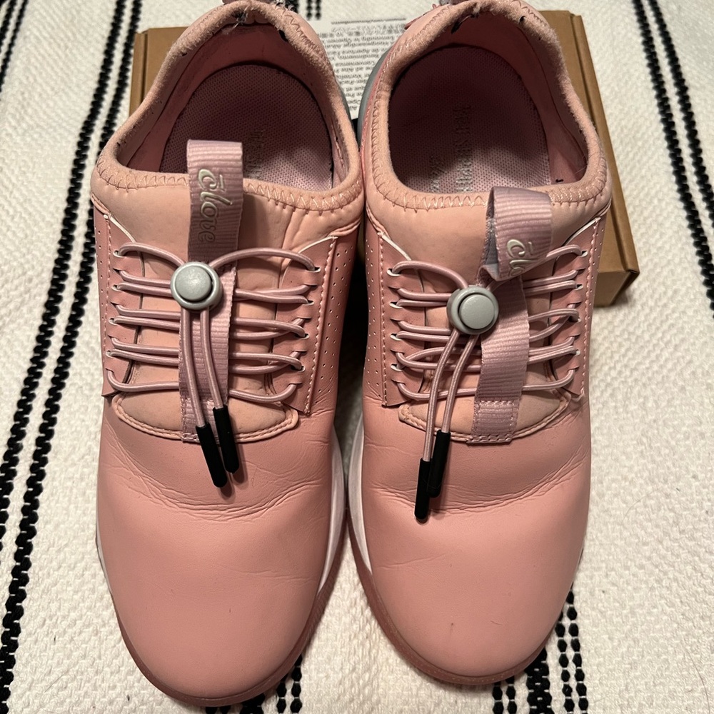 Clove nursing shoes 👟 Size 7.5 Pink, white and gray.